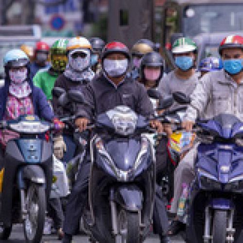 Ho Chi Minh City requires people to continue to wear masks when leaving the house